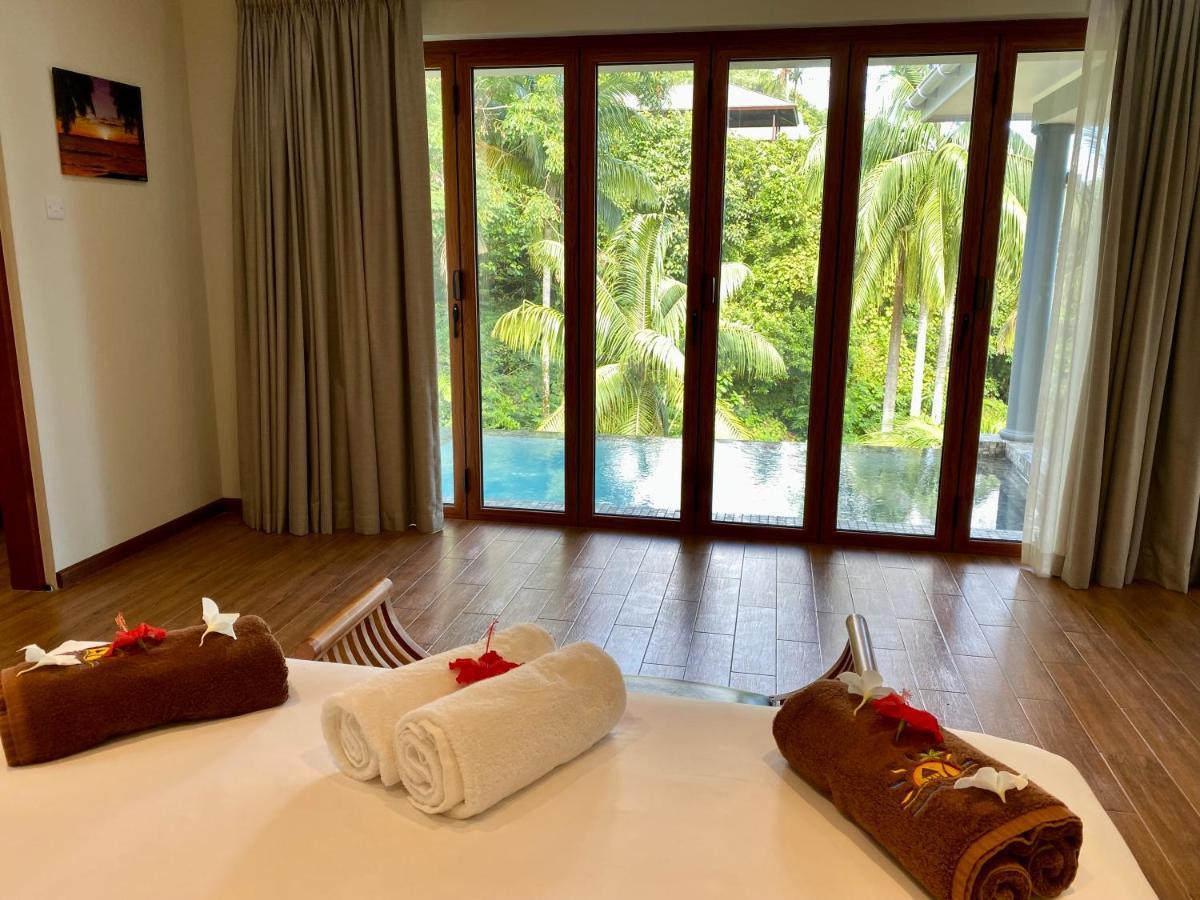 Anse Soleil Beachcomber Hotel And Self Catering Baie Lazare  Bagian luar foto