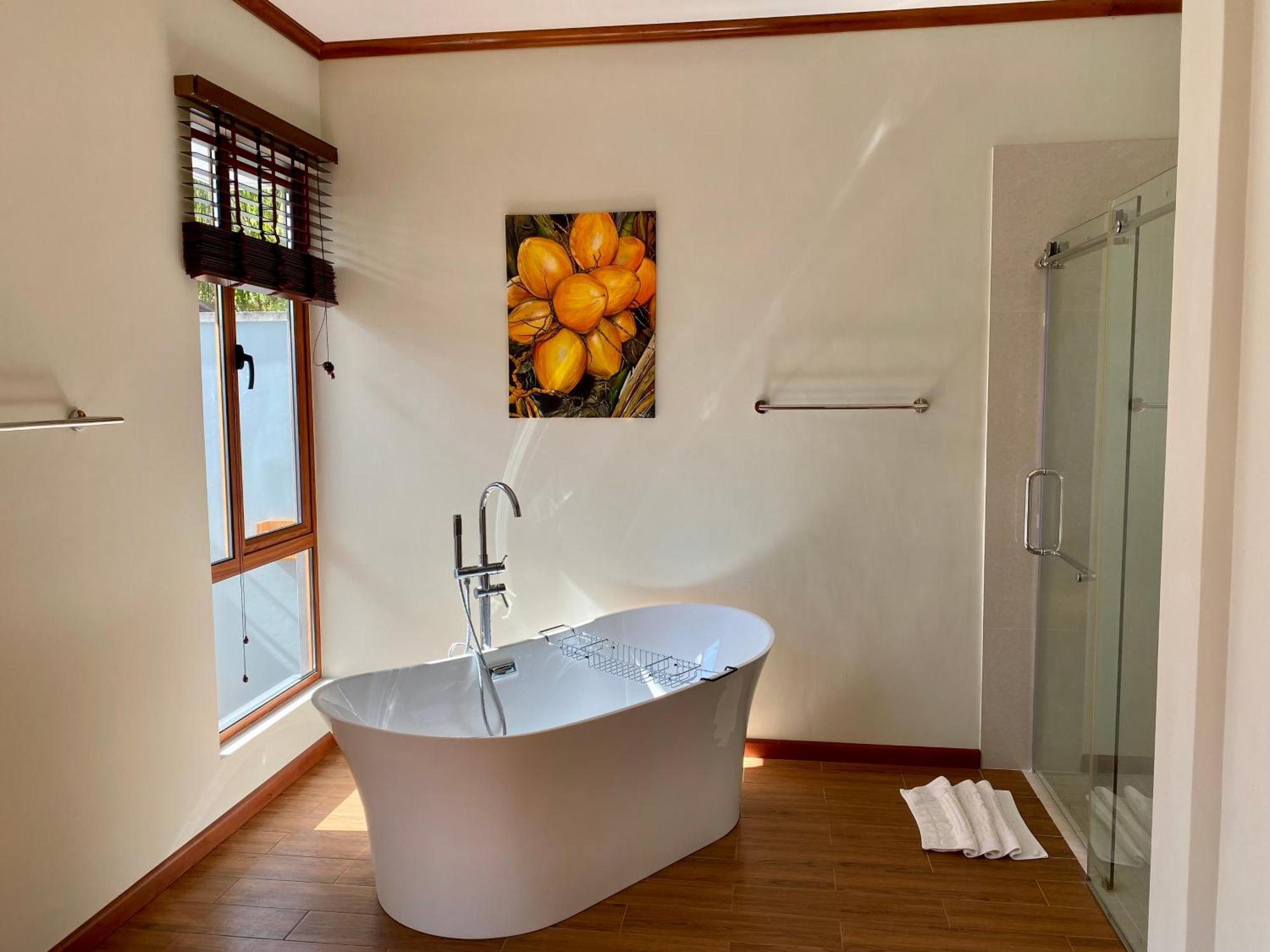 Anse Soleil Beachcomber Hotel And Self Catering Baie Lazare  Bagian luar foto