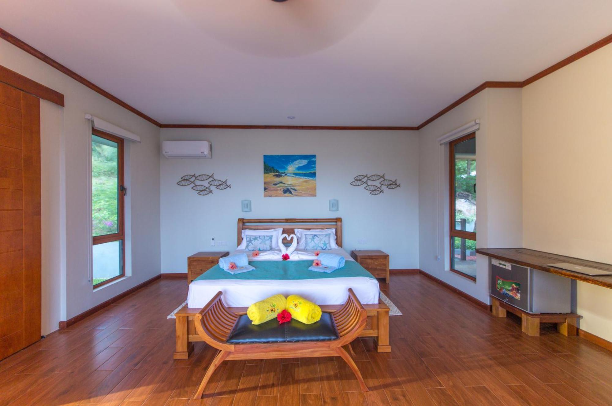 Anse Soleil Beachcomber Hotel And Self Catering Baie Lazare  Bagian luar foto